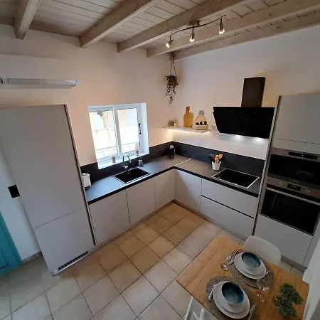 Daffodil Mini With Private Infinity Pool Holiday home *